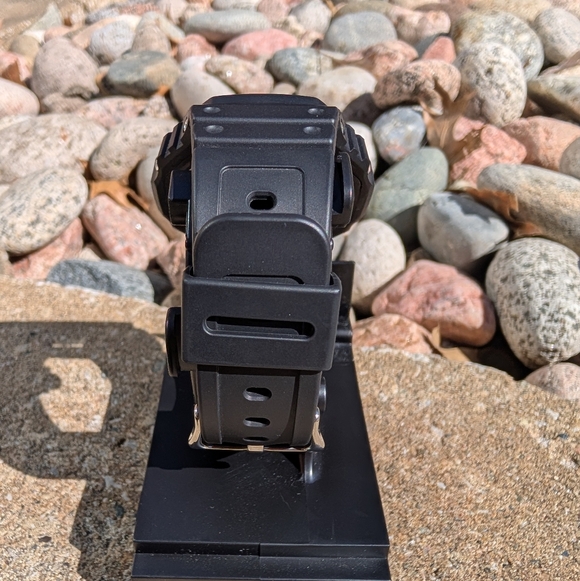 G-Shock "Casioak" Black and White GA-2100 - Picture 5 of 12